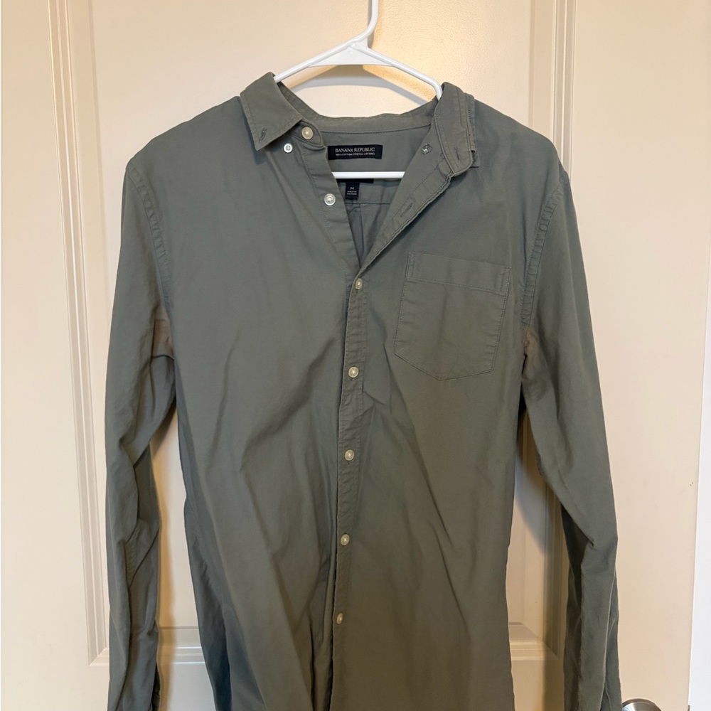 Banana Republic Olive Casual Button-Down Shirt